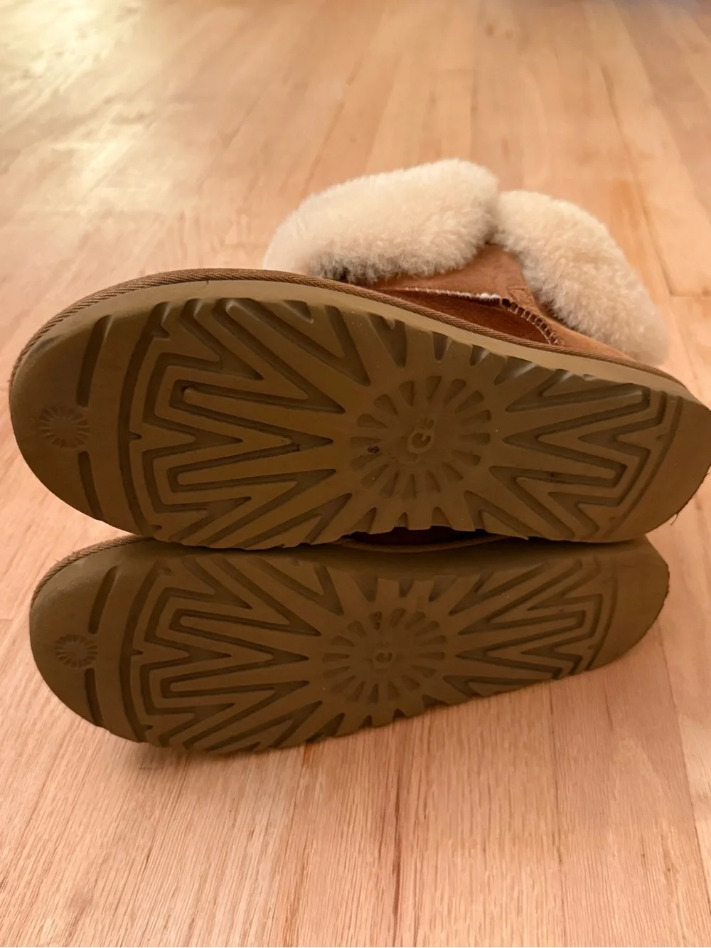 UGG Classic Short II Chestnut Sheepskin Boots Women’s Size 10 EU 41